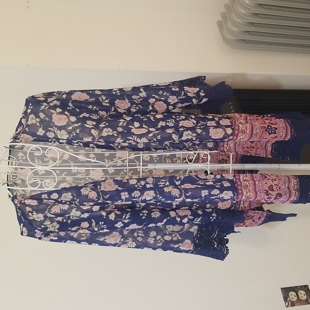 Rewind Blue floral kimono, size medium